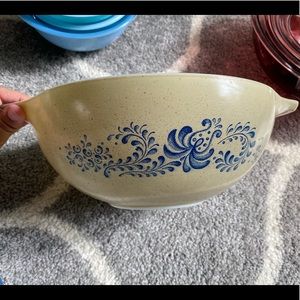Pyrex Homestead 444 — Cinderella bowl